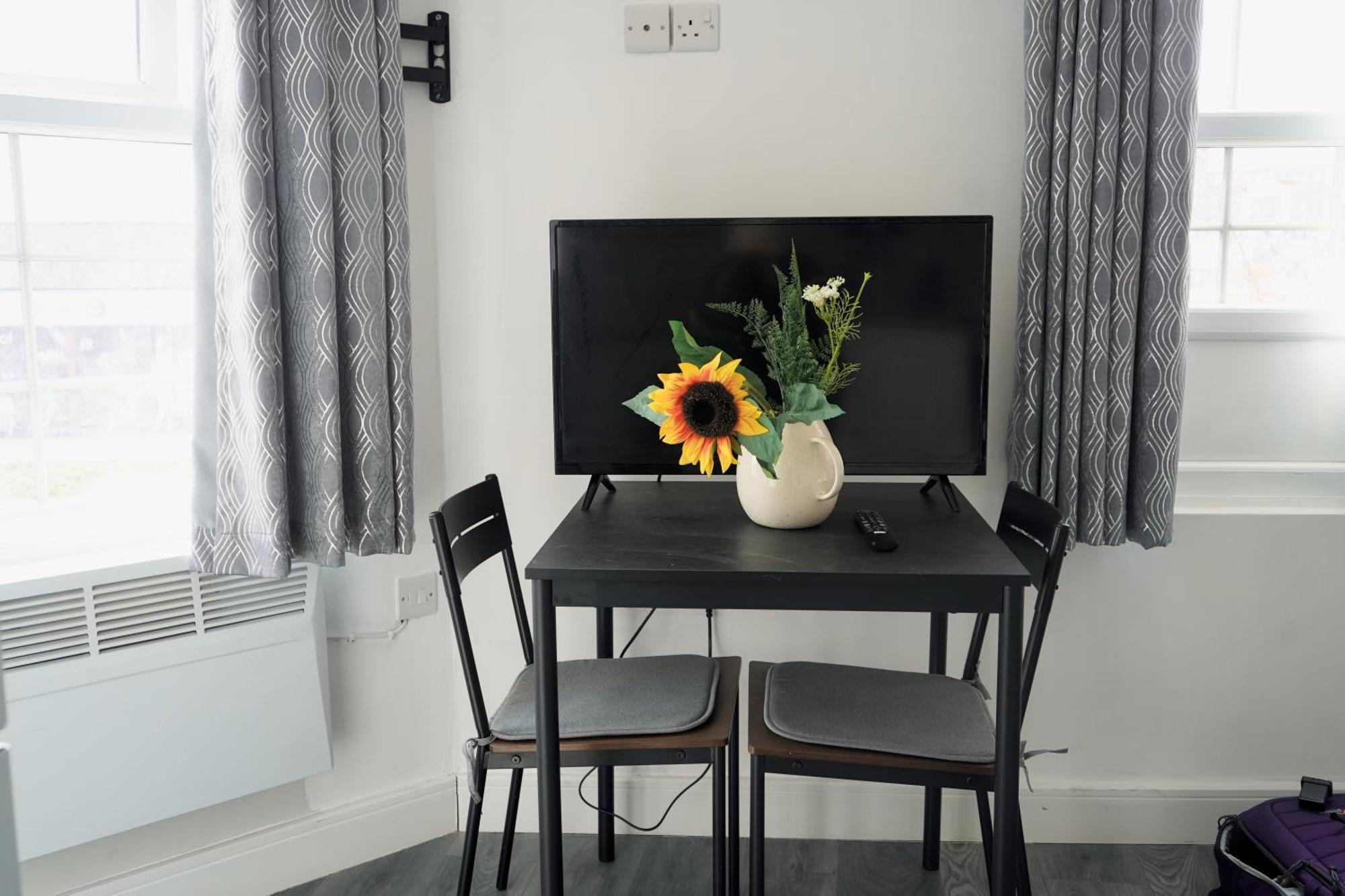 Bright And Spacious Studio In Central Birmingham Buitenkant foto